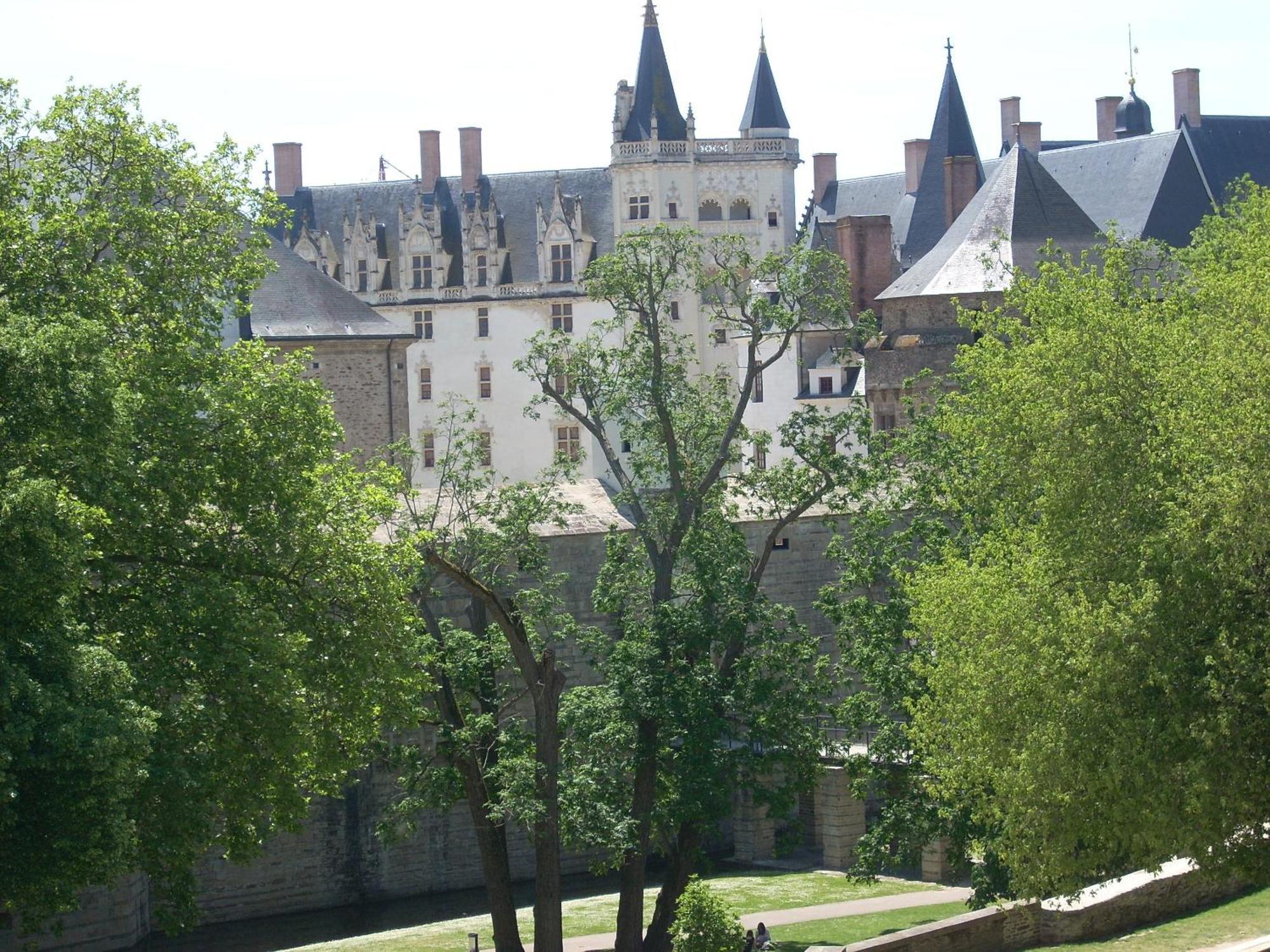Hotel Du Chateau Нант Екстериор снимка