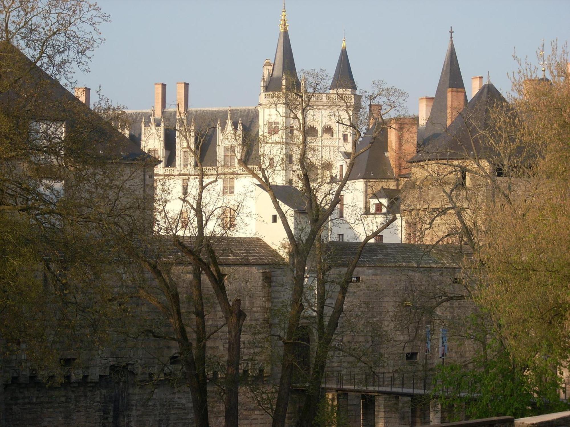 Hotel Du Chateau Нант Екстериор снимка