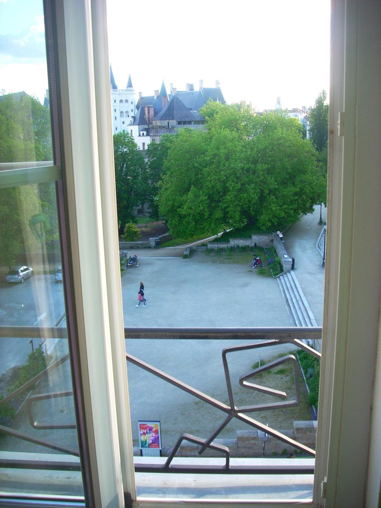 Hotel Du Chateau Нант Екстериор снимка